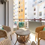 Tropical 2 Bdr In Centre By Lovelystay Lagos