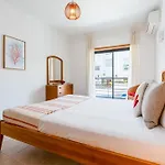 Apartman Tropical 2 Bdr In Centre By Lovelystay