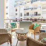 Tropical 2 Bdr In Centre By Lovelystay 公寓 *