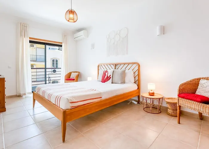 Tropical 2 Bdr In Centre By Lovelystay * Lagos