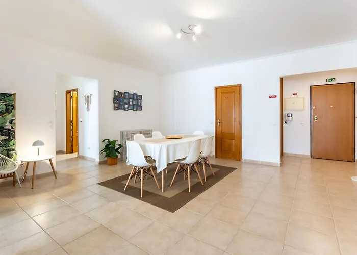 Tropical 2 Bdr In Centre By Lovelystay Apartamento Lagos