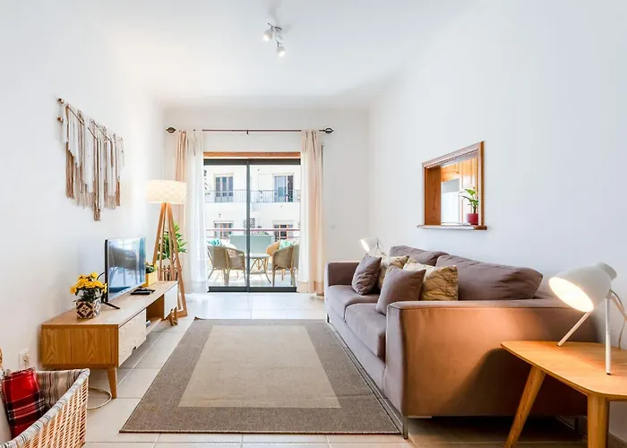 Tropical 2 Bdr In Centre By Lovelystay Lagos
