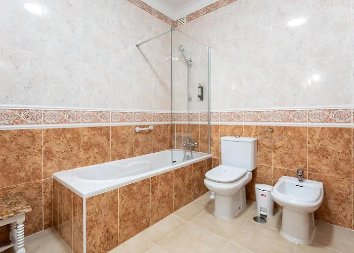 Tropical 2 Bdr In Centre By Lovelystay * Lagos