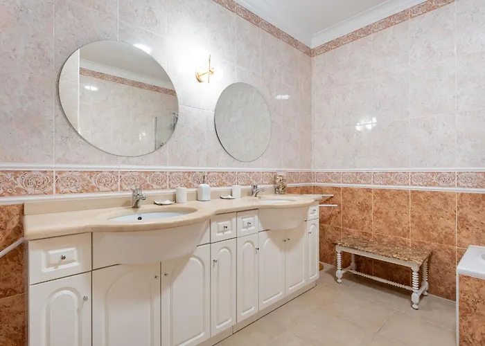 Tropical 2 Bdr In Centre By Lovelystay Apartamento