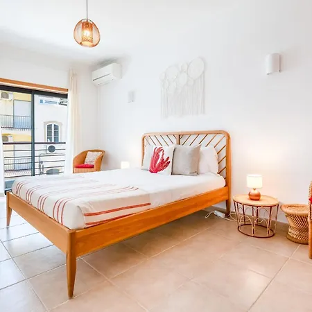 Tropical 2 Bdr In Centre By Lovelystay * Lagos