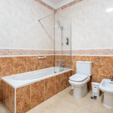 Tropical 2 Bdr In Centre By Lovelystay * Lagos