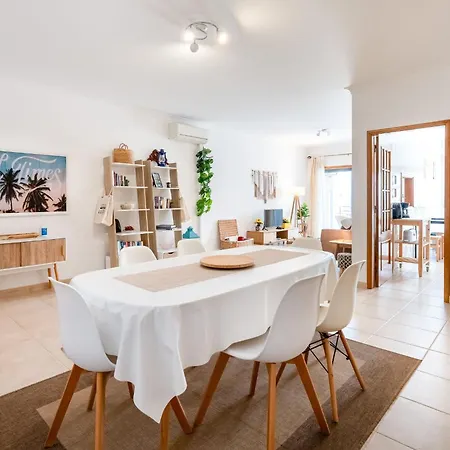 Tropical 2 Bdr In Centre By Lovelystay Lagos